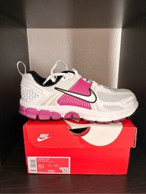 Nike Girls White and Pink Athletic Sneakers